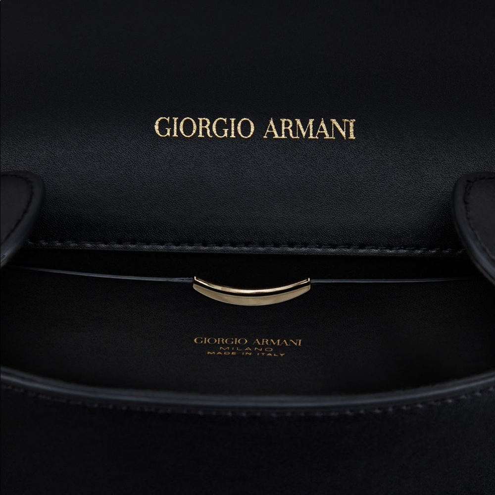 GIORGIO ARMAN leather cross-body bag NWT - Picture 4 of 11